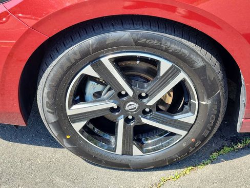 Used 2024 Nissan Sentra SV FWD image 8