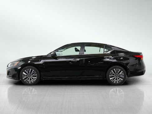 Used 2023 Nissan Altima 2.5 SV AWD/4WD image 2