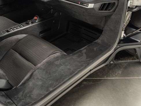 Used 2020 Ford GT image 31