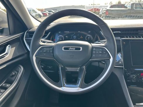 Used 2023 Jeep Grand Cherokee Laredo w/ Luxury Tech Group I image 10