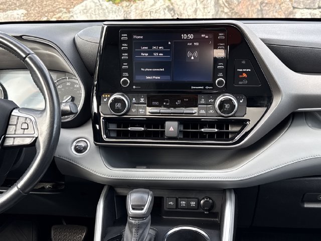 Used 2021 Toyota Highlander XLE AWD/4WD image 11
