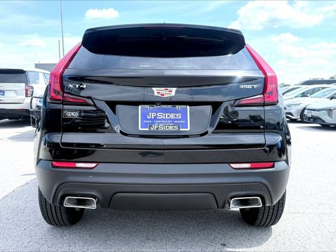 Used 2022 Cadillac XT4 Luxury w/ Cold Weather Package FWD image 6