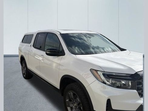 Used 2025 Honda Ridgeline TrailSport image 1