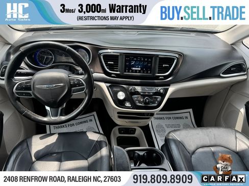Used 2019 Chrysler Pacifica Touring-L FWD image 21