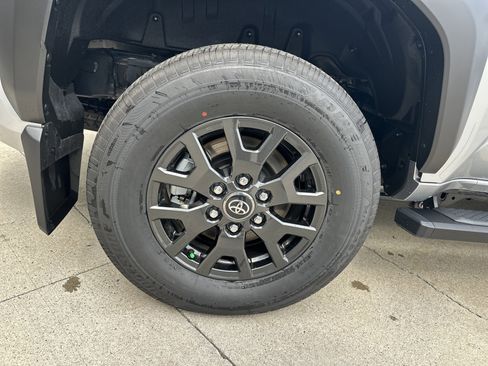 Used 2025 Toyota 4Runner SR5 image 34