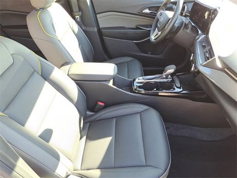 Used 2025 Chevrolet Trax ACTIV w/ Driver Confidence Package image 24