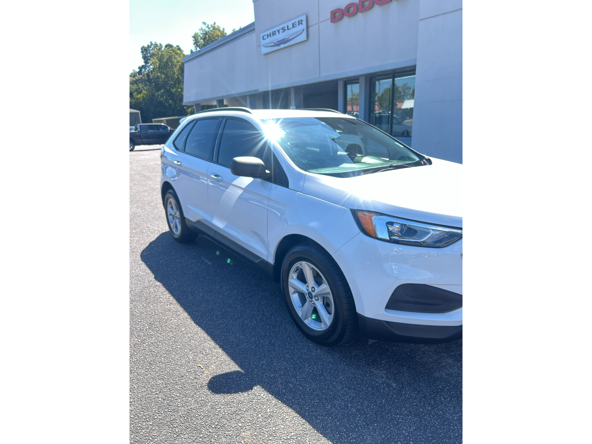 Used 2021 Ford Edge SE FWD image 2
