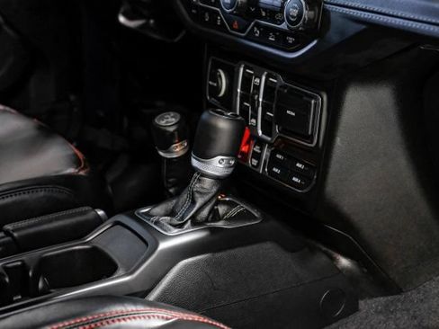 Used 2025 Jeep Wrangler Unlimited Rubicon AWD/4WD image 32