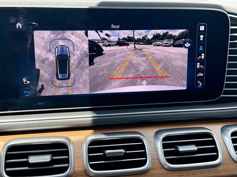 Used 2024 Mercedes-Benz GLE 350 4MATIC w/ Winter Package image 33