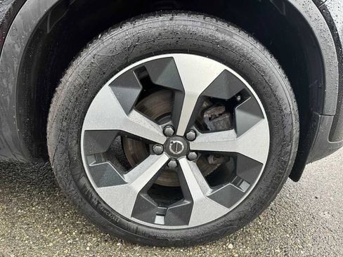 Used 2025 Volvo XC40 B5 Plus w/ Protection Package Premier image 9