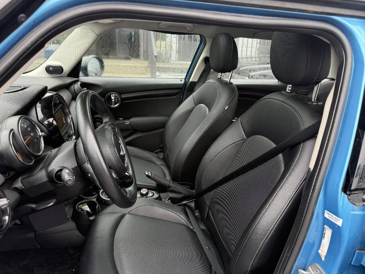 Used 2015 MINI Cooper 4-Door Hardtop FWD image 9