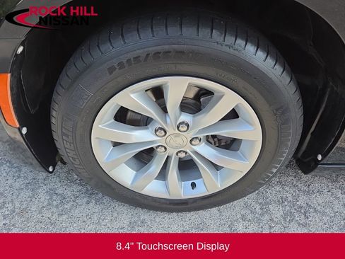 Used 2015 Chrysler 300 Limited RWD image 12