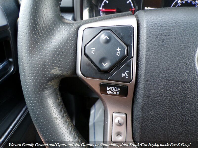 Used 2020 Toyota 4Runner SR5 AWD/4WD image 32