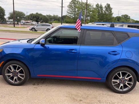 Used 2021 Kia Soul GT-Line FWD image 2