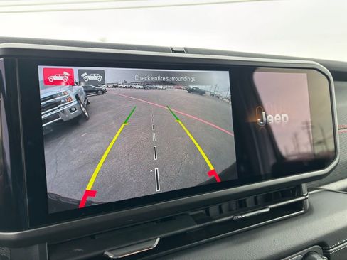 Used 2024 Jeep Wrangler Unlimited Rubicon image 21