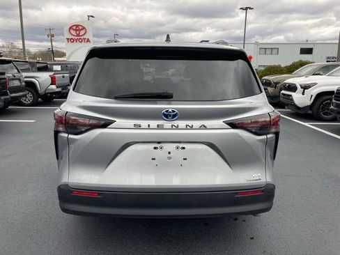 Certified 2024 Toyota Sienna XLE image 4