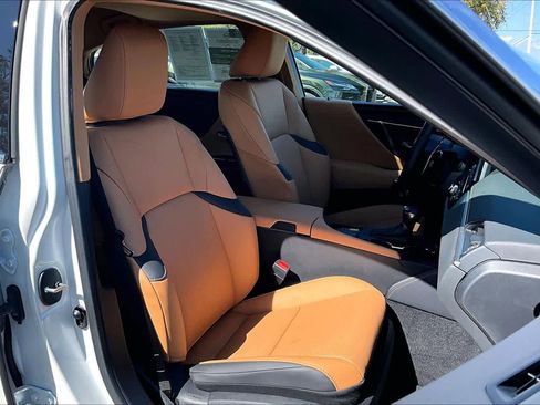 Used 2025 Lexus ES 350 w/ Premium Package image 9