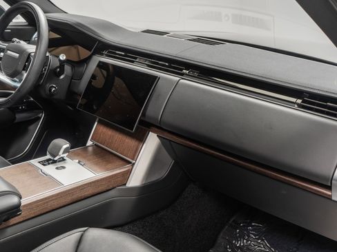 Used 2024 Land Rover Range Rover SE image 14