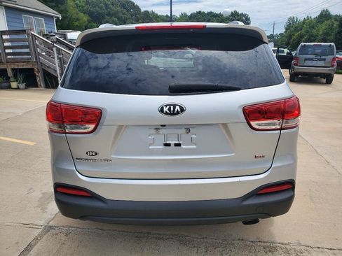 Used 2016 Kia Sorento FWD image 10