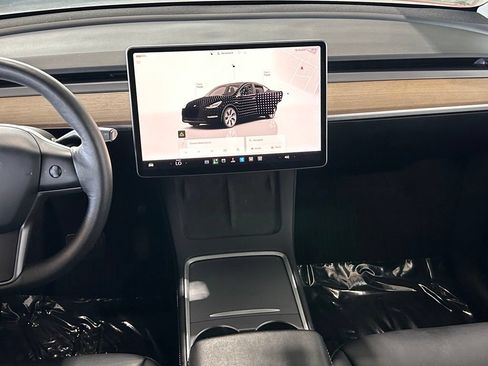 Used 2024 Tesla Model Y Long Range AWD/4WD image 10
