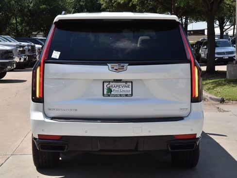 Used 2023 Cadillac Escalade Sport AWD/4WD image 9