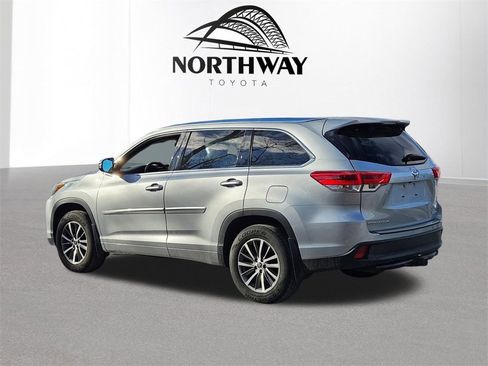 Used 2018 Toyota Highlander XLE image 6