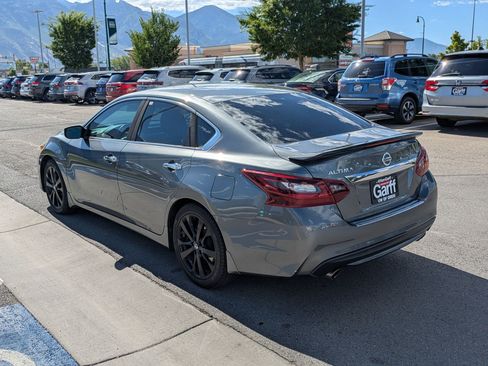 Used 2017 Nissan Altima 2.5 SR w/ Midnight Edition Package FWD image 8