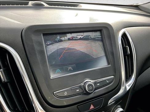 Used 2018 Chevrolet Equinox LT image 23
