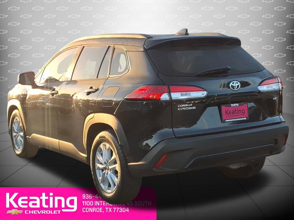 Used 2025 Toyota Corolla Cross LE FWD image 2