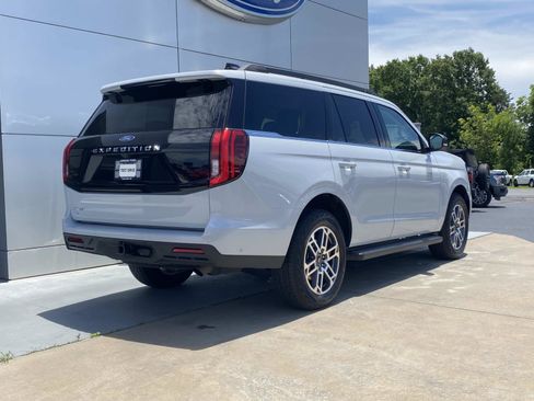Used 2025 Ford Expedition Active AWD/4WD image 4