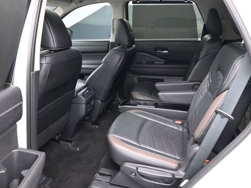 Used 2023 Nissan Pathfinder Platinum image 7
