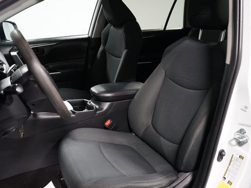 Used 2021 Toyota RAV4 LE image 24