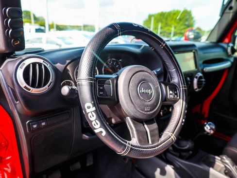 Used 2016 Jeep Wrangler Unlimited Rubicon w/ Max Tow Package AWD/4WD image 10