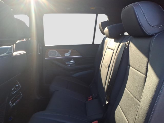 Used 2025 Mercedes-Benz GLS 450 4MATIC image 10