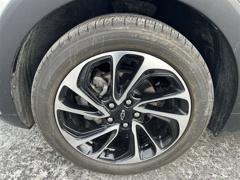 Used 2022 Chevrolet Bolt EUV Premier w/ Sun & Sound Package image 18