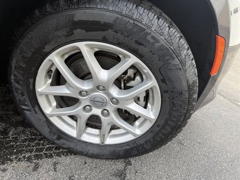 Used 2023 Chrysler Voyager LX image 6