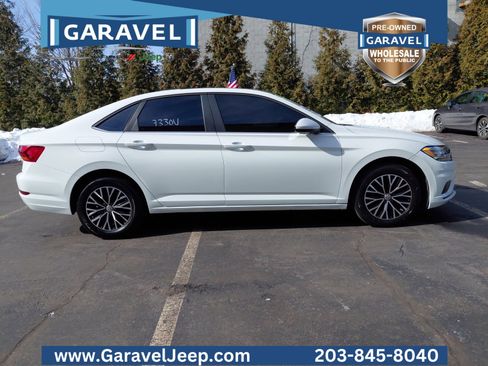 Used 2019 Volkswagen Jetta SE w/ Cold Weather Package image 39