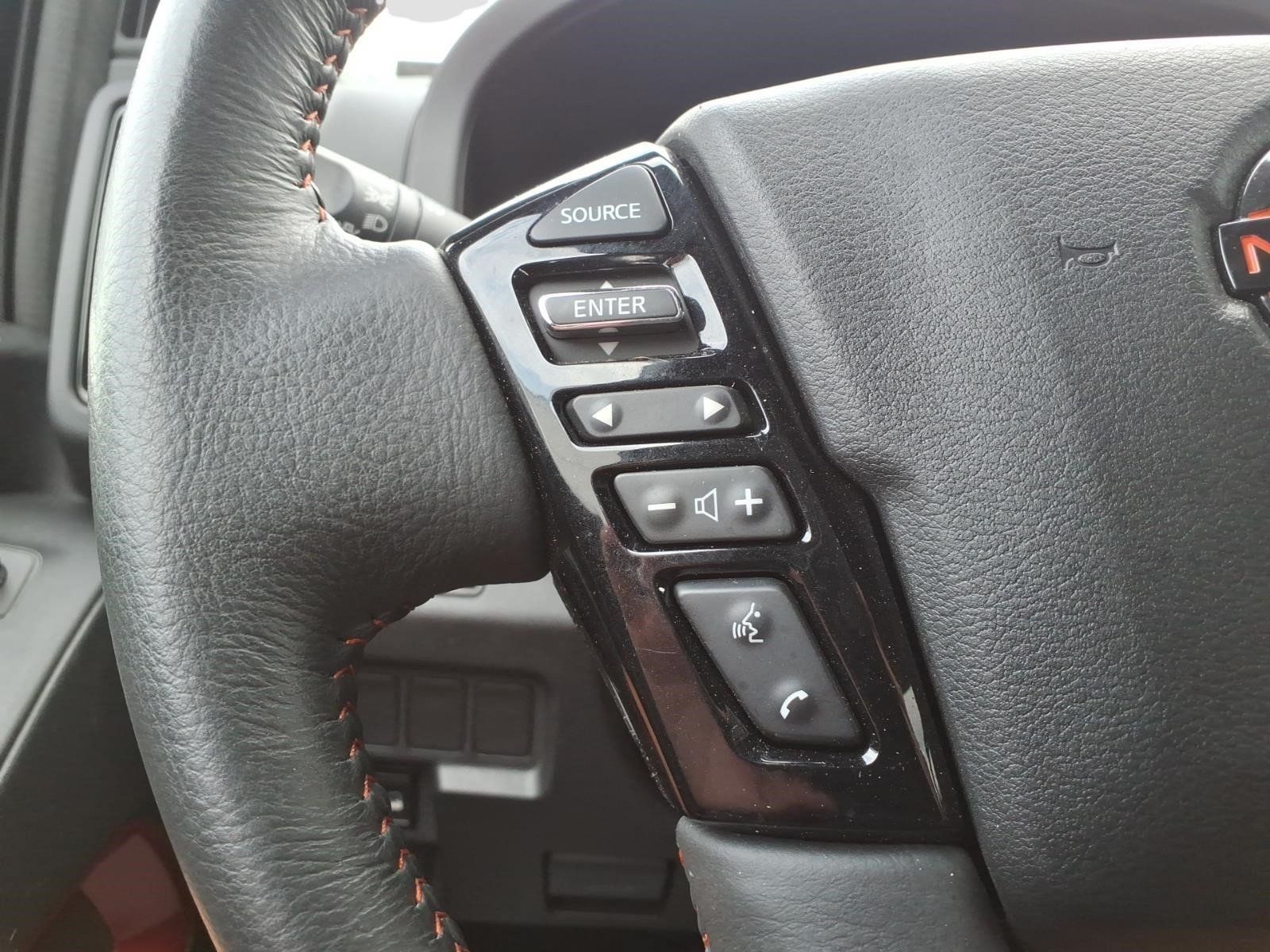 Used 2025 Nissan Frontier PRO-4X AWD/4WD image 24