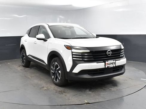 Used 2025 Nissan Kicks SV AWD/4WD image 4