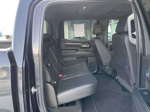 Used 2025 GMC Sierra 1500 SLT image 17