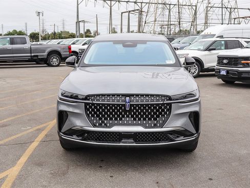 Used 2025 Lincoln Nautilus Premier image 2