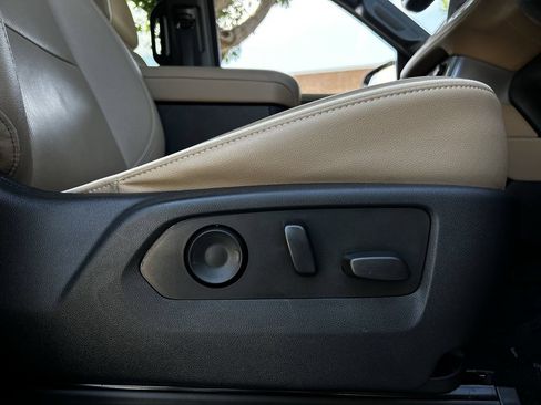 Used 2023 Chevrolet Tahoe Premier RWD image 32