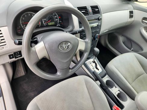 Used 2010 Toyota Corolla LE image 2
