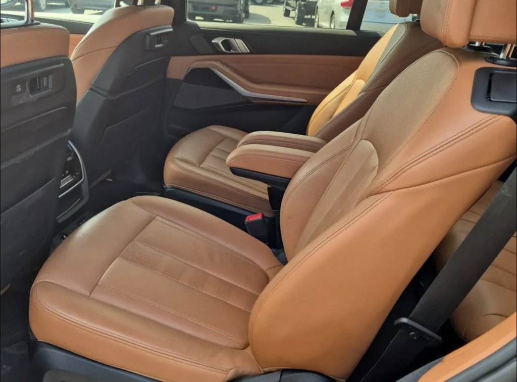 Used 2021 BMW X7 xDrive40i w/ M Sport Package AWD/4WD image 6