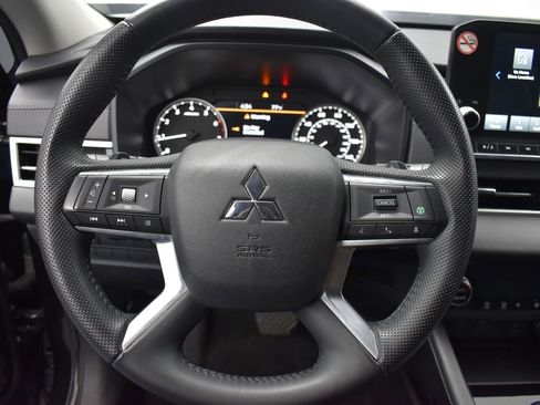Used 2024 Mitsubishi Outlander SE image 8