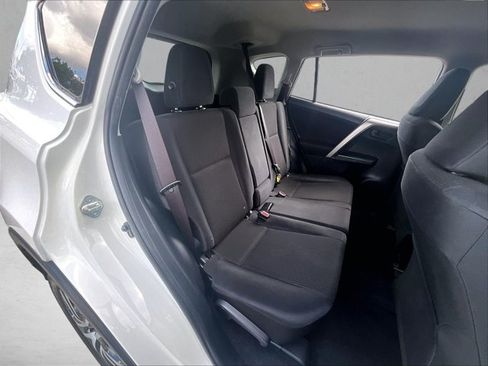 Used 2018 Toyota RAV4 LE FWD image 29