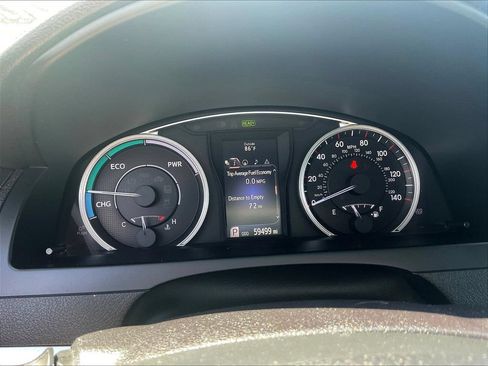 Used 2017 Toyota Camry SE w/ Moonroof Package FWD image 13