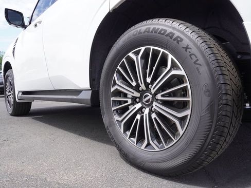 New 2025 Nissan Armada SL w/ Captain's Chari Seat Package image 6