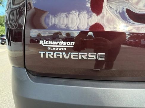 Used 2023 Chevrolet Traverse LT FWD image 11