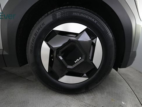 Used 2024 Kia EV9 Light Long Range RWD image 20